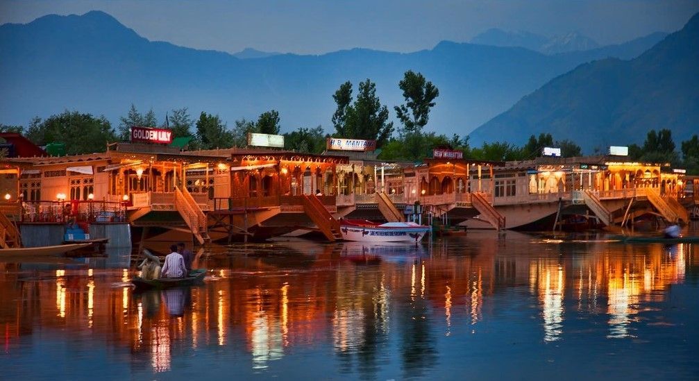 https://deshvideshstrapi.s3.ap-south-1.amazonaws.com/53734b8fe4b0e9b48193e6bd_560x560_6352f3ab97.jpg - Kashmir Summer Backpacking 