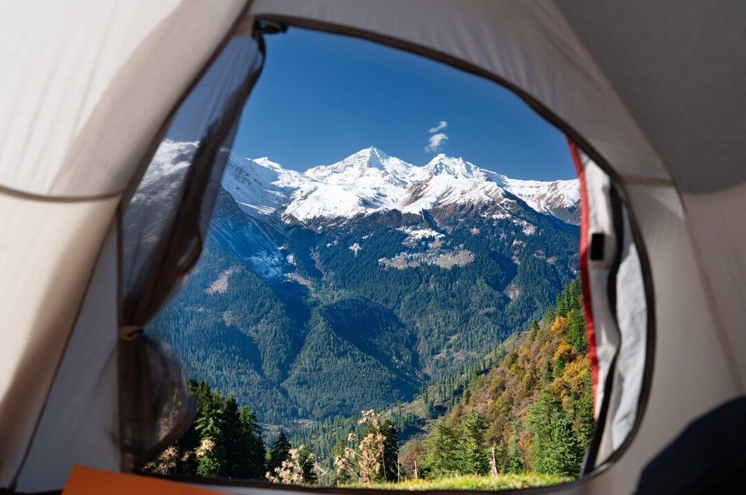 https://deshvideshstrapi.s3.ap-south-1.amazonaws.com/Camping_in_Kasol_1600x1060_f1d63ef143.jpg - Kasol Kheerganga Summer Adventure