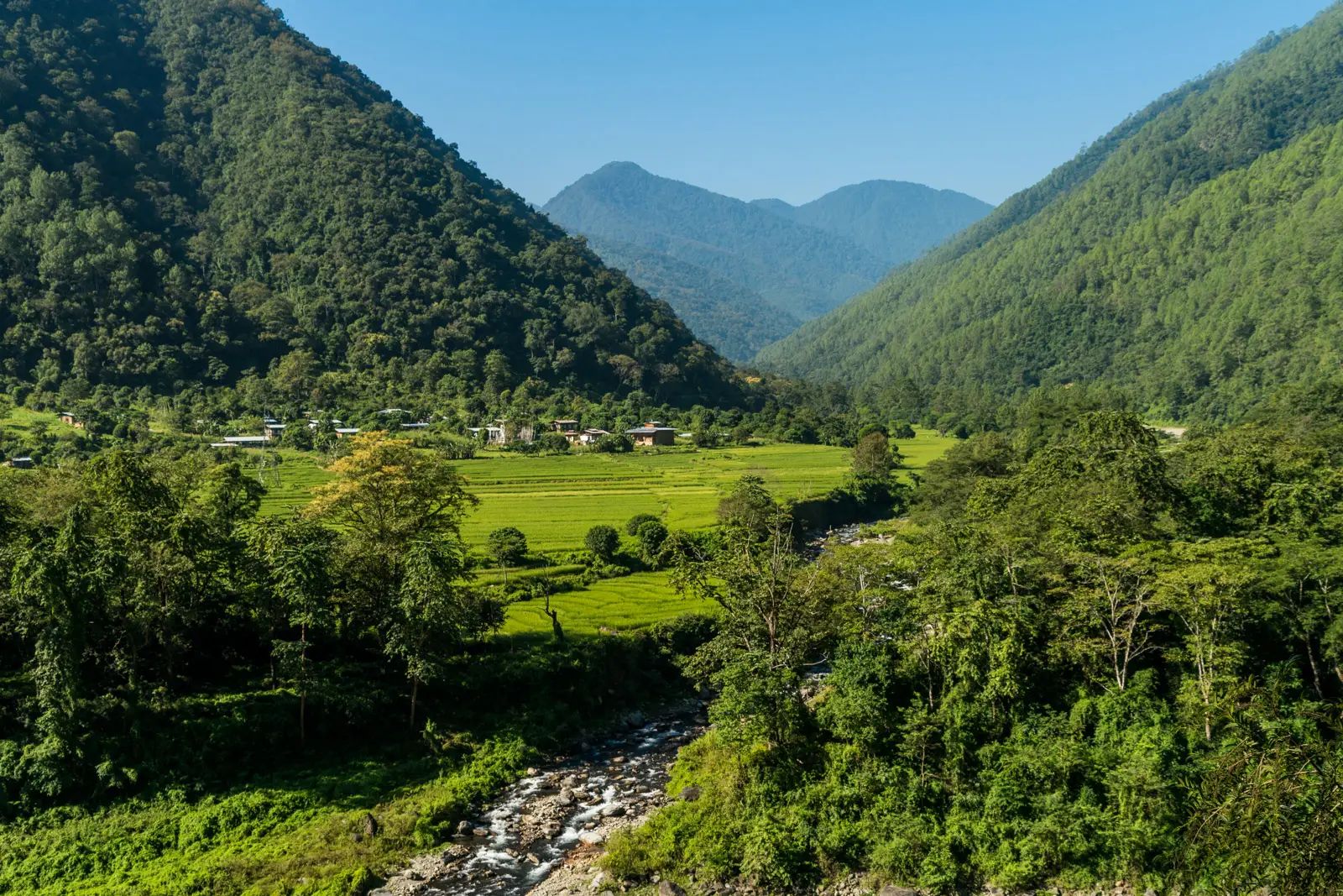 https://deshvideshstrapi.s3.ap-south-1.amazonaws.com/LWP_for_GL_48_jpg_6f5cf79952.webp - Bhutan Road Trip