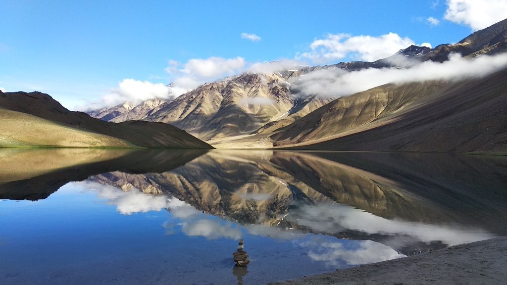 https://deshvideshstrapi.s3.ap-south-1.amazonaws.com/chandratal_lake_adf346799b.jpg - Spiti Circuit Biking Trip