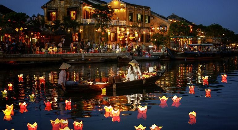 https://deshvideshstrapi.s3.ap-south-1.amazonaws.com/escape_the_heat_hoi_an_lantern_town_free_tour_07_3c2acef58b.jpg - Vietnam