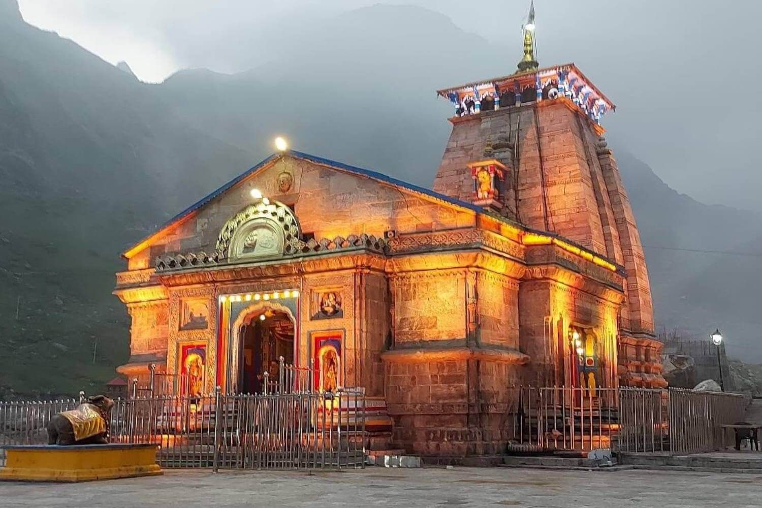 https://deshvideshstrapi.s3.ap-south-1.amazonaws.com/kedarnath_45b92c455d.jpg - Kedarnath Luxury